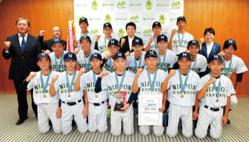 さいたま市選抜が6年ぶり2度目の栄冠　全国中学生野球　「最高の結果」を報告　週に1回集まり、練習や試合を通して団結力を磨く