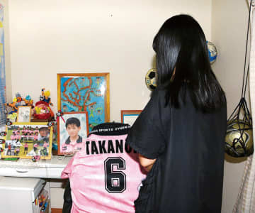 自転車の小4死亡…2台以上の車にはねられたか　運転手が逃げて16年　生きていれば26歳の青年、同級生は親にもなる年齢　命日近くに母やつれるも、諦めず情報・法改正を求める「絶望もあるが、まだ4年ある」