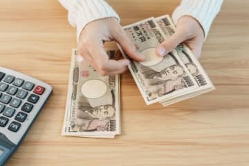 定年退職後は「年金だけ」で暮らせる？ 年金「月14万円」で“老後生活費”は足りるのかをリアルに試算