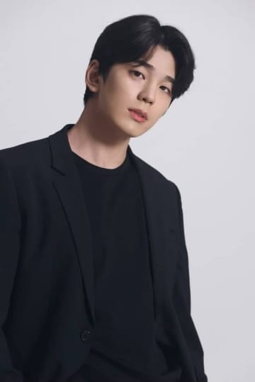 俳優キム・ミンギュ、本日除隊…ファンに報告「早く良い作品でお会いしたい」