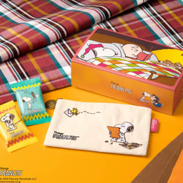 スヌーピー×シュガーバターの木、大丸東京店で10月1日から販売。秋らしい刺繍ポーチやショルダーバッグなど