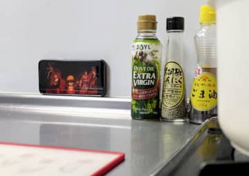 “共感”の糸口をつかみたい―教員２５年目、休日に観るのは生徒の“推し”アニメ　何気ない会話重ねて「心の垣根を越えやすく」【私がここにいる理由　教員働き方改革の現場から】