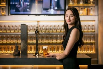 蒼瀬くるみが銀座で体験！デートにもおすすめ、リニューアル「黒ラベル THE BAR」の“完璧な一杯”