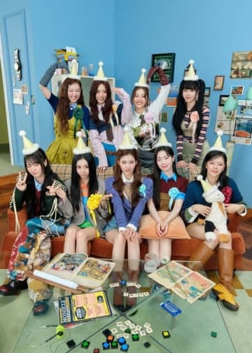 TWICE、10周年記念アルバム「TEN: The Story Goes On」コンセプトフォト第1弾を公開