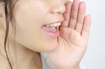 陰口が多い女性にありがちな心理と特徴８つ…悪口に依存する理由とは