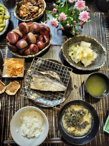 簡単！鰹節と昆布のだしパックを使って、ご飯とお味噌汁！