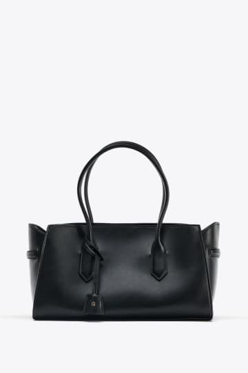 長く使うなら“この色”！【ZARA】大人の洗練見え「黒バッグ」
