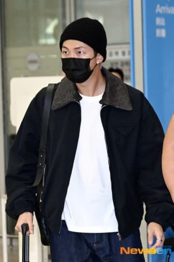 【PHOTO】BTSのRM、ファッションショーを終えてイタリアから帰国（動画あり）