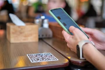 店舗内にある“QRコード”で5万円分支払ったら、店員さんに「届いてません」と言われた！まさか「偽物のステッカー」だったの？返金は可能？