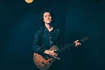 【CDJインタビュー】自らの本名を冠したセカンド・アルバム完成! 今作に込めた想いとは― 粗品