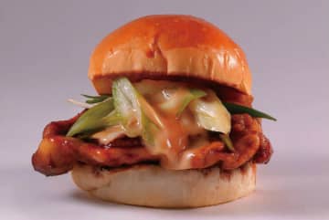 鳥貴バーガー再出発　チキンバーガーをやめて焼鳥バーガー店に
