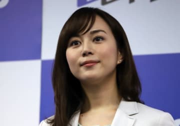 【放送局占拠】「うそ…だろ…」比嘉愛未、意味深ショットに反響「ビックリ」「伏線ですかね」