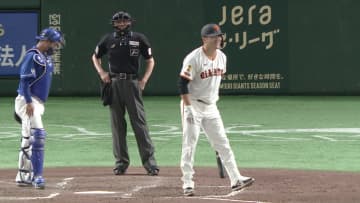【巨人】田中将大が打席で思わず苦笑い　豪快なフルスイング後にバランス崩す　その後はレフトへ安打