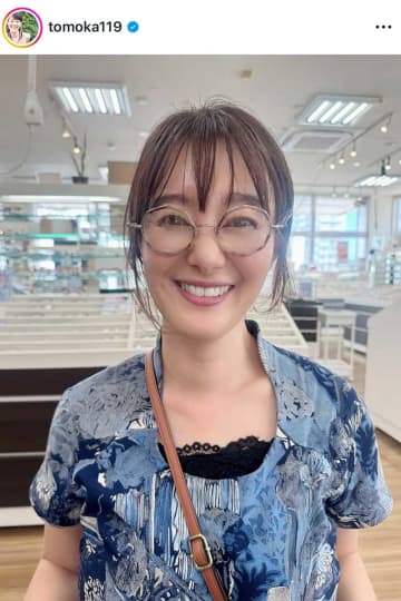 43歳でグラビア挑戦の元NHKアナ、最新投稿に「美しい」「才女に見える」「とってもお似合い」