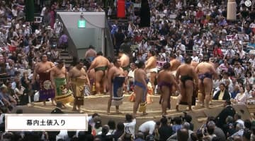 人気力士の化粧まわしに“有名タレント”の名前 「インパクトありすぎ」大相撲九月場所で注目を集めた一コマ