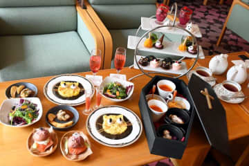 大阪で反響大、来春閉館レトロホテルの「てんこ盛り」アフタヌーンティー