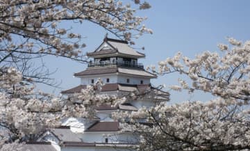 【会津・鶴ヶ城】「お城らしい雰囲気はあまりない」は本当か？口コミでわかった本当の魅力。それは天守閣にある『国内唯一の赤瓦』にあった！？