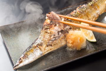 料理研究家リュウジ、”サンマ”を『フライパンで絶品に仕上げる方法』を伝授！ヘビロテ間違いなしの調理法に主婦から絶賛の声「たくさんこのレシピのお世話になりそう」「美味しすぎて幸せ」