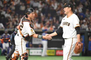 【巨人】〝立役者〟小林誠司は謙遜「僕は座っていただけ」　田中将大の200勝にリードで貢献