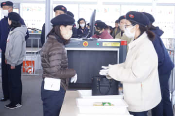万博、大型手荷物の持ち込み禁止を改めて呼びかけ。預かり料1万円でも減らず、桜島駅・弁天町駅へ折り返す人が約6割と発表