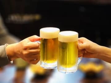 「私より収入多いからいいじゃない」海外旅行で飲みまくる友人と会計は割り勘→最終日に渡された“飲み代”に唖然