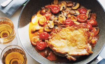 鶏肉はじっくりゆっくり焼くと絶品！「チキンソテーマッシュルームソースがけ」のレシピ