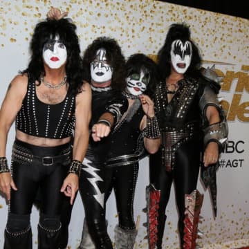 キッスのエース・フレーリー、転倒によりコンサートをキャンセル