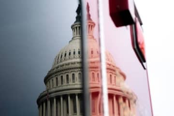 米上院、つなぎ予算案を否決　政府機関閉鎖避けられない情勢に