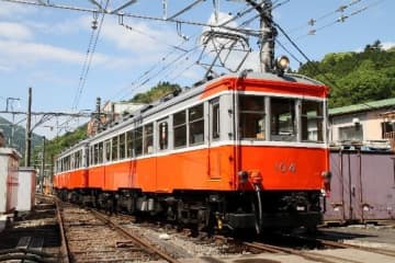 定期運行する「国内最古の普通鉄道電車」引退へ　箱根登山電車100形、2028年1月運転終了