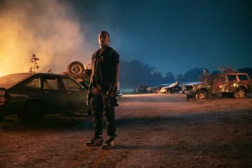 アンソニー・マッキーのスター性が炸裂　『ツイステッド・メタル』は最高のカーアクション！