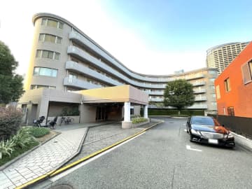 三田清風ガーデン 4階｜「麻布十番」駅徒歩6分。麻布・六本木を日常に、緑と静けさを享受する港区邸宅。広々25帖超のLDK・ルーフテラスあり。専用トランクルーム・駐車場付。