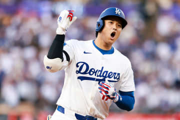 ドジャース、WCシリーズ初戦で10得点快勝　大谷翔平が先頭打者弾＆特大ダメ押し2ラン　テオスカーも2発4打点