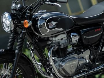 カワサキ「MEGURO K3」2026年モデル発表　変わらぬ姿で継続発売