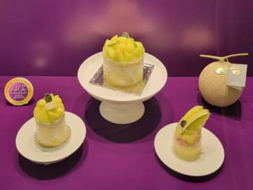 新宿高野140周年！マスクメロンがぜいたくすぎるアニバーサリーケーキ登場