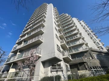 ニューライフ西早稲田 13階｜「高田馬場」駅徒歩9分。文化と緑に抱かれた街で、開放感あふれる暮らし。専有面積100㎡超、3面バルコニーの最上階角住戸