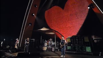 『キス・ザ・フューチャー』戦禍の中で希望を繋いだ音楽の力