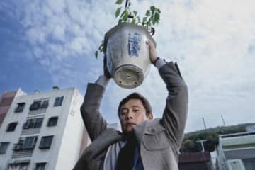 「仕方ない」イ・ビョンホン、目つきだけで表現しつくした「説得力」…人生キャラクター追加