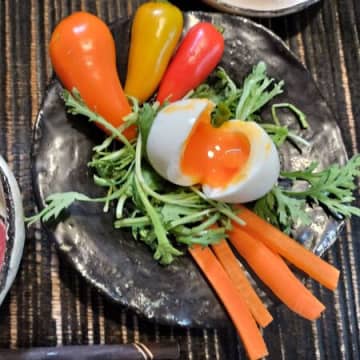 4品！6種の野菜とコリコリ黒あわび茸としっとり油揚げと卵！野菜たっぷりヘルシーランチ！