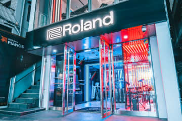 Roland Store Tokyo オープン2周年記念キャンペーンを開催　～最新リズムマシン「TR-1000」の発表を祝うイベントやプレゼント、アパレル・ブランド ISNESS MUSICとのコラボ、人気サンプラー「SP-404MKII」購入特典など、盛りだくさん～