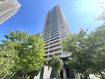 ブランズタワー芝浦 26階｜「田町」駅徒歩9分。3駅10分圏内5路線利用可能。水と緑に寄り添い、都心を愉しむ。充実の共用施設。湾岸エリア・レインボーブリッジビュー。2面採光で陽当たり・眺望良好な角住戸