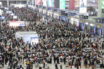 国慶節連休初日、上海の鉄道駅で旅客輸送がピーク、虹橋駅の乗降者数は80万人に