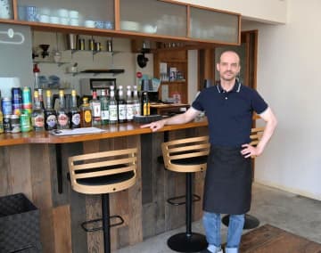 フランス出身店主、水戸の街にカフェ　豊富な酒類メニューで「昼飲み」提案　茨城