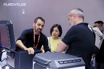 日本市場に今春参入したバイク用バッグ＆ボックスブランド「フルヒトロス」が中国最大級のモーターサイクルショーに登場