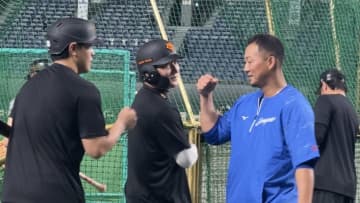 【きょうの1シーン】現役引退の中田翔が東京ドームに　坂本勇人や岡本和真らと談笑