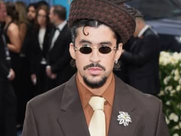 アメリカ公演を避けていたバッド・バニー、2026年スーパーボウル・ハーフタイムショー出演決定の瞬間を語る　「これは僕の人々、文化、そして歴史のため」