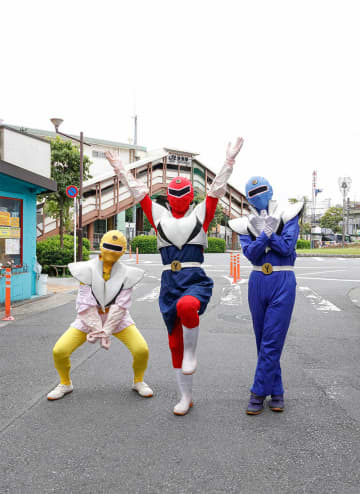 やほレンジャーとゆく谷保の商店街。ヒーローと一緒にパトロールしようぜ！