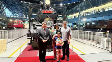 鉄道博物館が来館1,500万人を達成！ 記念セレモニーでは7歳の来場者が機関士役となりC57形式蒸気機関車の汽笛を吹鳴（JR東日本）