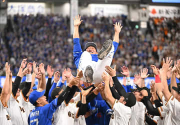 【中日】今季限り引退・中田翔への〝サプライズ〟に場内どよめき　古巣で６回宙に舞う