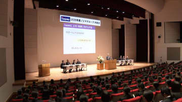 各企業で内定式　初任給アップ相次ぐ　売り手市場での企業・学生の声