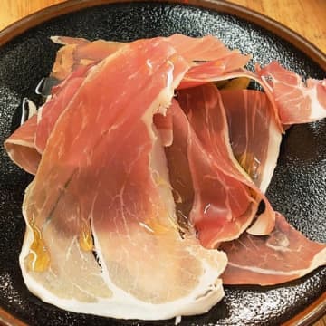 生ハムは昼間に少量食べるのが正解…夜は塩分排泄能力が低下【時間栄養学的「気になる食品」】